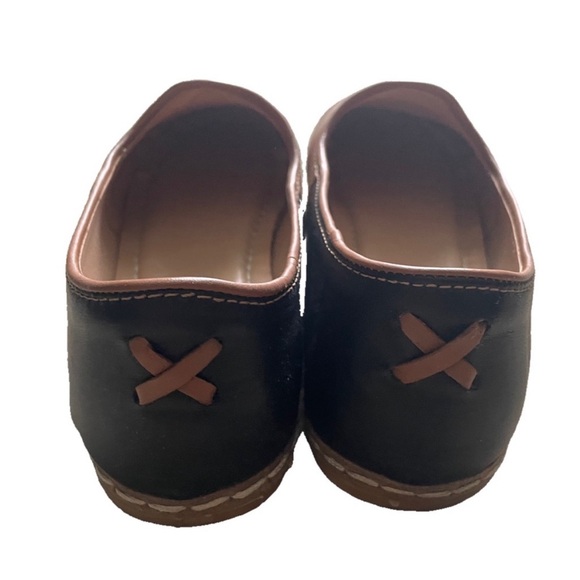 Charix Two toned leather flats. Tan/black. Size 8. 🥿 MAKE ME AN OFFER! 🥿 - Picture 2 of 6